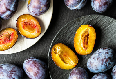 РУСКА ДОКТОРКА ОТКРИЛА ЗАШТО СТАРИЈИ ОД 60 ГОДИНА ТРЕБА СВАКОДНЕВНО ДА ЈЕДУ ШЉИВЕ Помажу у раду имуног система и хидратацији организма