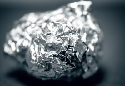 АЛУМИНИЈУМСКА ФОЛИЈА У БЛЕНДЕРУ? Једноставан трик који решава један проблем у кухињи