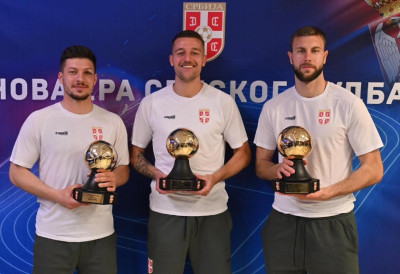 (ФОТО, ВИДЕО) ФСС ДОДЕЛИО ЗЛАТНЕ ЛОПТЕ: Признање за верност дресу Србије Јовићу, Павловићу и Милинковић-Савићу