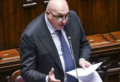 ИДЕ КУЋИ ВОЈНИМ АВИОНОМ Италијански министар одбране Гвидо Крозето враћа се у Рим