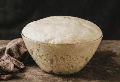 СТАВЉАТЕ ПРЕВИШЕ КВАСЦА И УНИШТАВАТЕ ТЕСТО Ево колико заиста иде на 1 кг брашна