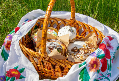 ОВЕ СТВАРИ СЕ НЕ БЛАГОСИЉАЈУ У ЦРКВИ ЗА УСКРС Пазите шта стављате, неколико ствари је забрањено!