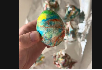 ВИРАЛНИ ТРИК ЗА ФАРБАЊЕ ЈАЈА: Ево шта вам је потребно за ове фантастичне боје; ТАЈНА ЈЕ У ПЕНИ ЗА БРИЈАЊЕ