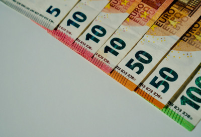 ПРОМЕНИО СЕ КУРС ЕВРА, ОГЛАСИЛА СЕ НБС Погледајте какво је стање са доларом