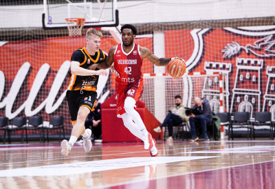 КОШАРКАШИ ВОЈВОДИНЕ ПОРАЖЕНИ У ПРВОМ ДУЕЛУ ЧЕТВРТФИНАЛА АБА 2 ЛИГЕ Хелиос изненадио Новосађане