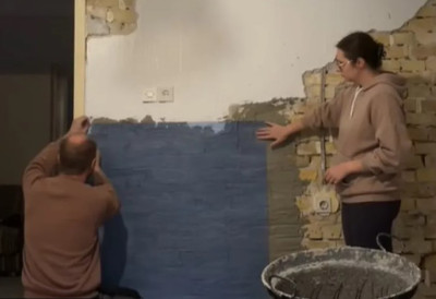 СТАРА КУЋА, НОВИ СТАНАРИ Руски досељеници у војвођанско село морали да засучу рукаве ВЛАГА И БУЂ РЕШЕНИ ЗА САМО 6.650 ДИНАРА, ЕВО И КАКО (ВИДЕО)