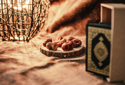 ПРАВОСЛАВНИ ВЕРНИЦИ ОВО МОРАЈУ ДА УРАДЕ НА РАМАЗАНСКИ БАЈРАМ Ево шта се ради ако вас позову на трпезу!