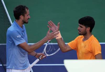 МЕДВЕДЕВ "ПРЕКИНУО" АЛКАРАЗА САДА ИЗАЗИВА СИНЕРА: "Ако успем да одржим ниво на ком сам током целог турнира, а можда чак и подигнем"