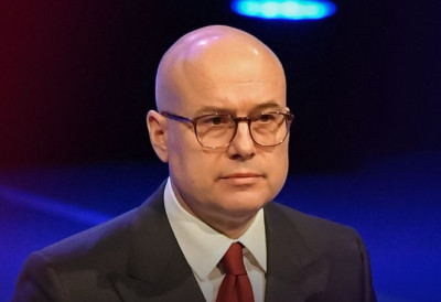 Лидер напредњака Вучевић оштро реаговао на срамну карикатуру: ИЗОПАЧЕНИ БЕЗУМНИЦИ НАСТАВЉАЈУ ДЕХУМАНИЗАЦИЈУ ВУЧИЋА Након распећа скрнаве иконографију Светог Ђорђа у васкршњем посту