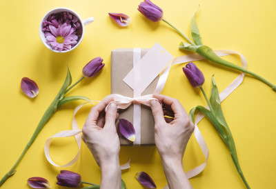 ОВЕ ПОКЛОНЕ НИКАД НЕ ДАЈТЕ ЗА ОСМИ МАРТ Могу послати погрешну поруку и покварити празник