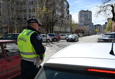 ВОЗАЧИ, ОПРЕЗ Полиција креће у појачану контролу брзине, 24 САТА НЕПРЕКИДНО МЕРЕЊЕ