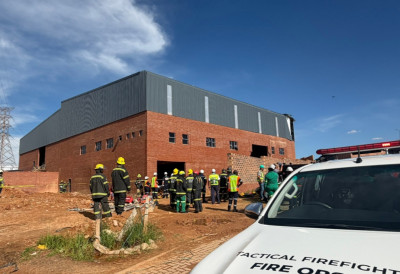 (ФОТО) ТРАГЕДИЈА У ЈОХАНЕСБУРГУ Урушила се зграда у изградњи, погинуло најмање шесторо, има заробљених испод рушевина