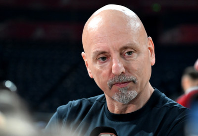 ОБРАДОВИЋ ПРЕД ДУЕЛ ЕВРОЛИГЕ: "Морамо да одиграмо чврсто и квалитетно у одбрани против Фенербахчеа"; БОЛОМБОЈ: "Биће тешка утакмица, морамо да их успоримо"