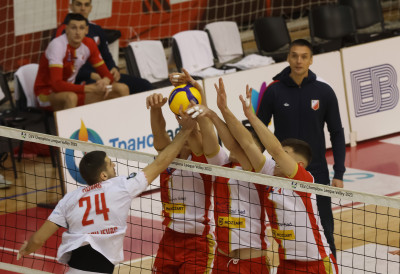 ВОЈВОДИНИ ТРИЛЕР У ПЕТ СЕТОВА: Шампион пао на Спенсу, црвено-бели се реванширали Крагујевчанима