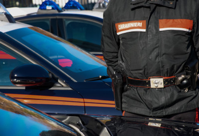 Језиве сцене у школи УЧЕНИК (13) ИЗБО НАСТАВНИЦУ ФРАНЦУСКГОГ Зарио јој сечиво у врат ПОЛИЦИЈА ПРОНАШЛА И ПИШТОЉ У РАНЦУ