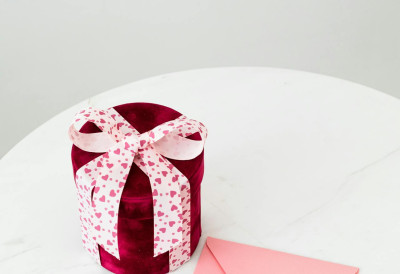 У МАРТУ СЕ СЛАВИ САМО ЈЕДНА СЛАВА, А ЈЕДАН ОБИЧАЈ СВИ КОЈИ СУ У БРАКУ МОРАЈУ ДА ИСПОШТУЈУ Добро је јести и коприву на тај дан, поклони су обавезни!