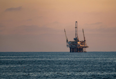 ЦЕНЕ НАФТЕ УШЛЕ У „ЦРВЕНО“ Након Трамповог упозорења Европи „црно злато“ скочило на преко 119 долара! ЕК УПОЗОРИЛА ЗЕМЉЕ ЧЛАНИЦЕ: Спремите се за ДУГОРОЧНЕ ПОРЕМЕЋАЈЕ у снабдевању