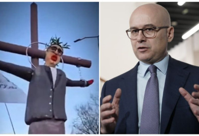 "МОНСТРУМИ СВАКИ ДАН ПОКАЗУЈУ ДА ИМ ЈЕ ЦИЉ КАКО ДА УБИЈУ ВУЧИЋА" Лидер СНС Вучевић о срамном транспаренту на блокадерском скупу у Нишу