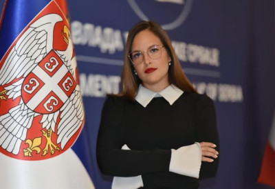 МИНИСТАРКА ПАВКОВ ОШТРО РЕАГОВАЛА: Разапињање лутке на крст са ликом председника државе није политички став, већ бруталан чин дехуманизације