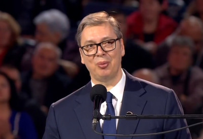 ПРЕДСЕДНИК ВУЧИЋ ДОЧЕКАН ГРОМОГЛАСНИМ АПЛАУЗОМ Обратио се пред 30.000 људи у Арени, са осмехом поручио: Ово нисам доживео у каријери! ПЕНЗИЈЕ ЋЕ РАСТИ, МОРАМО ДА ПОКАЖЕМО БРИГУ