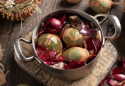 ОДЛУЧИЛИ СТЕ ДА ЈАЈА БОЈИТЕ ЛУКОВИНОМ? Иако једноставна и стара, и ова техника има своје цаке