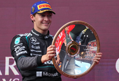 ЏОРЏ РАСЕЛ ПОБЕДИО НА ВЕЛИКОЈ НАГРАДИ АУСТРАЛИЈЕ: Возач Мерцедеса отворио нову еру у Формули 1, али и нова ера у овом спорту