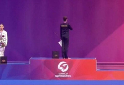 НА СВЕТСКОМ ПРВЕНСТВУ У РИТМИЧКОЈ ГИМНАСТИЦИ Рускиња окренула леђа украјинској застави и химни