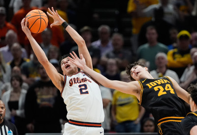 (ВИДЕО) АНДРЕЈ СТОЈАКОВИЋ ОДВЕО ИЛИНОЈ НА Ф4 ПОСЛЕ 21 ГОДИНЕ: Поносни отац Пеђа посматрао утакмицу са Ајовом