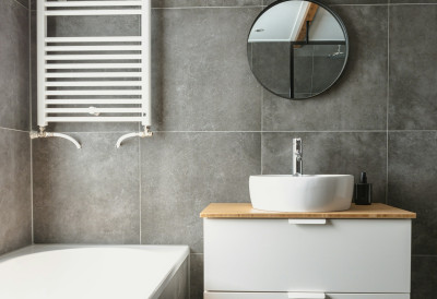 СМЕСА ОД ДВА САСТОЈКА СКИДА КАМЕНАЦ СА ПЛОЧИЦА У КУПАТИЛУ Не гребе их, не оставља флеке, а за 20 минута биће као да сте их јуче купили