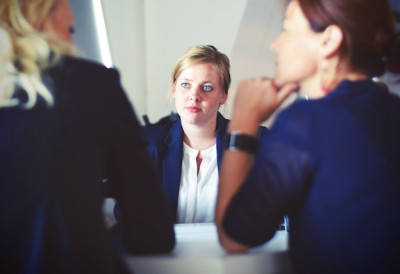 ЕВО КО СВЕ ИМА ПРАВО НА БЕСПЛАТНУ ПРАВНУ ПОМОЋ Држава плаћа адвокате, трошкове сносе општине и градске управе