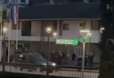 (ВИДЕО) МЕЂУНАЦИОНАЛНЕ ТЕНЗИЈЕ ЕСКАЛИРАЛЕ ОПШТОМ ТУЧОМ На десетине учествовало у сукобу након уништавања мурала о Вуковару