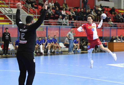 ПОБЕДА РУКОМЕТАША ВОЈВОДИНЕ НАД РАДНИЧКИМ: Разноврстан нападачки арсенал црвено-белих