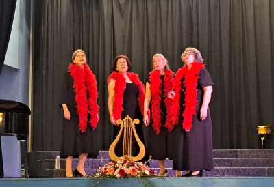 ЈЕДИНЕ ИЗ СРБИЈЕ И ОДМАХ ЗЛАТО Женски гласови из Зрењанина освојили Хрватску, одушевљени и жири и публика