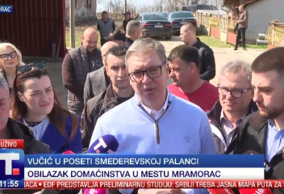 ГРАЂАНИ ОДУШЕВЉЕНИ Вучић обилази Смедеревску Паланку, у Мраморцу разговара са народом СЕЉАНИ ПОРУЧУЈУ: "ОД КАРАЂОРЂА НИКО НИЈЕ ДОЛАЗИО КОД НАС"