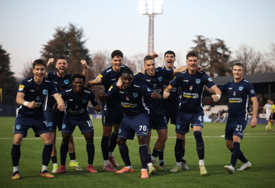 ЖЕЛЕЗНИЧАР УБЕДЉИВО САВЛАДАО ЛУЧАНЦЕ: Младост крајем првог полувремена остала са играчем мање, није имала снаге у наставку