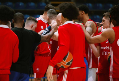 ПОМЕРЕНА УТАКМИЦА ИЗМЕЂУ БАРСЕЛОНЕ И ЦРВЕНЕ ЗВЕЗДЕ: Дресови црвено-белих разлог померања меча