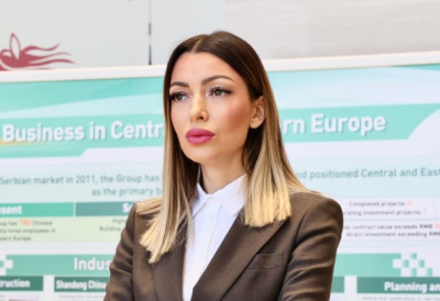 СРПСКА ДЕЛЕГАЦИЈА НА БИЗНИС ФОРУМУ У КИНИ, МИНИСТАРКА МЕСАРОВИЋ СЕ САСТАЛА СА 90 КОМПАНИЈА  Текстилни гигант најавио 3.000 радних места у нашој земљи! ОВО СУ НАЈВАЖНИЈЕ ПОРУКЕ