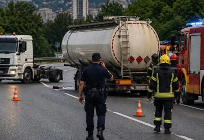 ИРИШКИ ВЕНАЦ ПОНОВО ПРОХОДАН, рашчишћен пут после саобраћајне незгоде, ДИЗЕЛ ЦУРИО НИЗ ПЛАНИНУ (ФОТО)