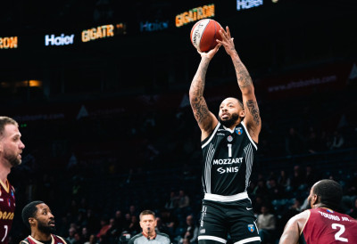 ЦРНО-БЕЛИ ОБЈАВИЛИ ЛЕПЕ ВЕСТИ: Карлику Џонсу нови уговор