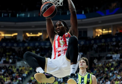 ЗВЕЗДА ОБЕЛОДАНИЛА ВАЖАН ПОТПИС: Центар још две сезоне у црвено-белом дресу