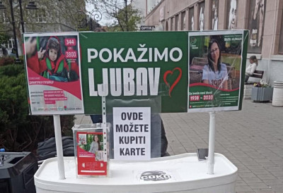 ТРИ СЕСТРИЦЕ ИЗ КРУШЕВЦА ВЕЛИКОГ СРЦА Продавале бадњаке за љубав покојне маме, сад учествују хуманитарној акцији