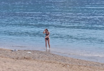 ОТВОРЕНА СЕЗОНА КУПАЊА У ЦРНОЈ ГОРИ! Најхрабрији већ роне (ВИДЕО)