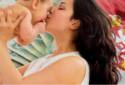 РАЂАЊЕ ОБЕЗБЕЂУЈЕ ДОДАТНИ СТАЖ Ево колико година вам доноси свако дете МАЈКЕ МОГУ РАНИЈЕ У ПЕНЗИЈУ