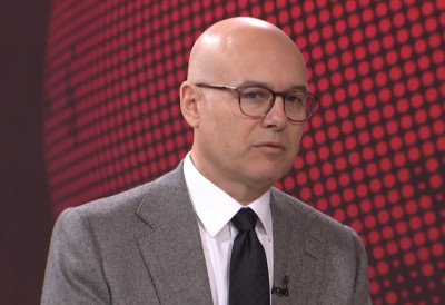 "ОСТАВКОМ СМО ПОКАЗАЛИ ДА НИКО НИЈЕ ВЕЗАН ЗА ФОТЕЉУ" Лидер СНС Вучевић послао јасну поруку пред Васкрс: Датум избора се неће одређивати спрам интереса неке политичке опције