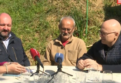 (ВИДЕО) ЛИДЕР НАПРЕДЊАКА У ПОСЕТИ СТАРИЈЕМ ЧОВЕКУ КОГА ЈЕ ПОЛИЦАЈАЦ МАЛТРЕТИРАО Јавио се и председник Вучић телефонским путем: Хвала што сте показали стрпљење, желим да верујем да тај млади човек није имао злу намеру