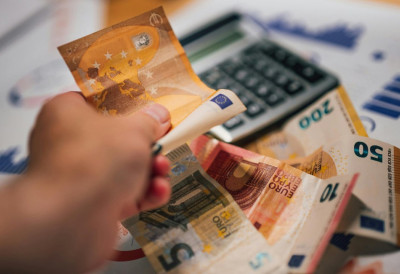 МЕЊАЈУ СЕ РОКОВИ Пореска управа померила датуме за кључне обавезе КО ЗАКАСНИ СЛЕДИ КАЗНА