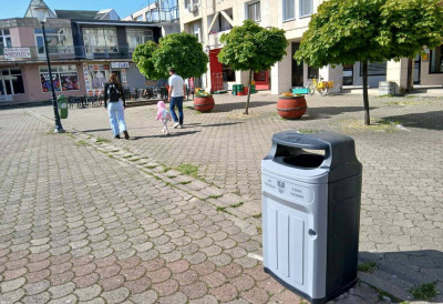 У СТАРОЈ ПАЗОВИ ПОСТАВЉЕНЕ НОВЕ МОДЕРНЕ КАНТЕ  За уреднији изглед јавних површина и лакше одржавање хигијене