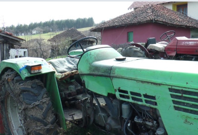 ПАЛА С ТРАКТОРА И УДАРИЛА ГЛАВОМ У АСФАЛТ: Трагедија у Јабуци код Пријепоља