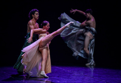 Распродате карте говоре све БАЛЕТ СНП-а ОТВАРА БУДИМПЕШТАНСКИ ФЕСТИВАЛ ИГРЕ Први наступ на даскама мађарске престонице у 75 година постојања ансамбла