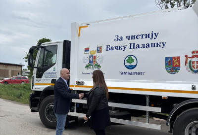 НОВИ СМЕЋАР ЗА РАД ПО СЕЛИМА У ОПШТИНИ БАЧКА ПАЛАНКА 24 милиона динара за боље комуналне услуге у 13 насеља